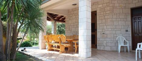 تناول الطعام بالخارج