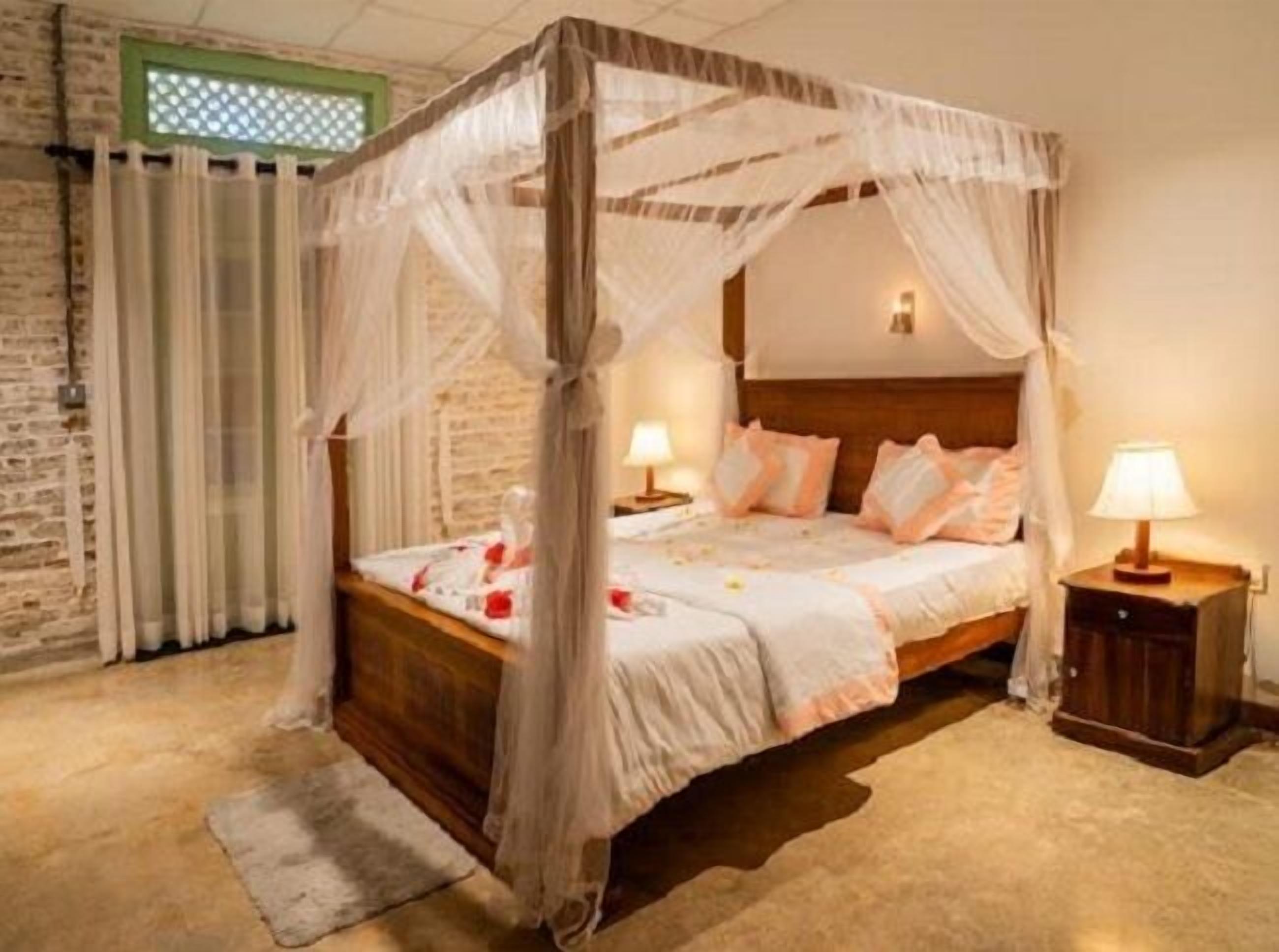 Deluxe Double Room with Balcony Garden View | Escritorio, Internet por cable gratuito, ropa de cama