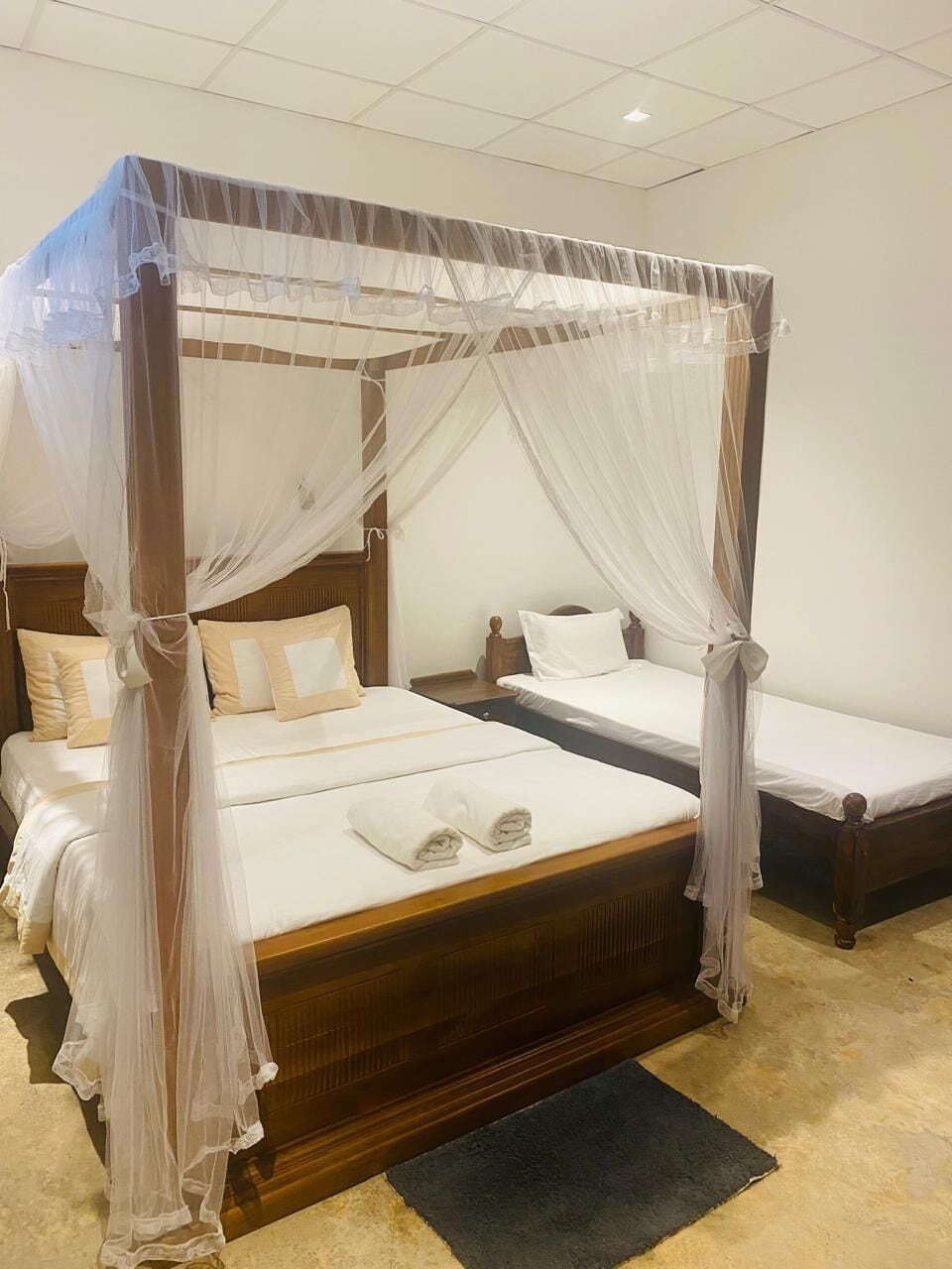 Deluxe Triple Room with Balcony Garden View | Desk, free wired internet, bed sheets