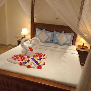 Deluxe Double Room with Balcony Garden View | 1 多间卧室、办公桌、婴儿床、免费高速有线上网
