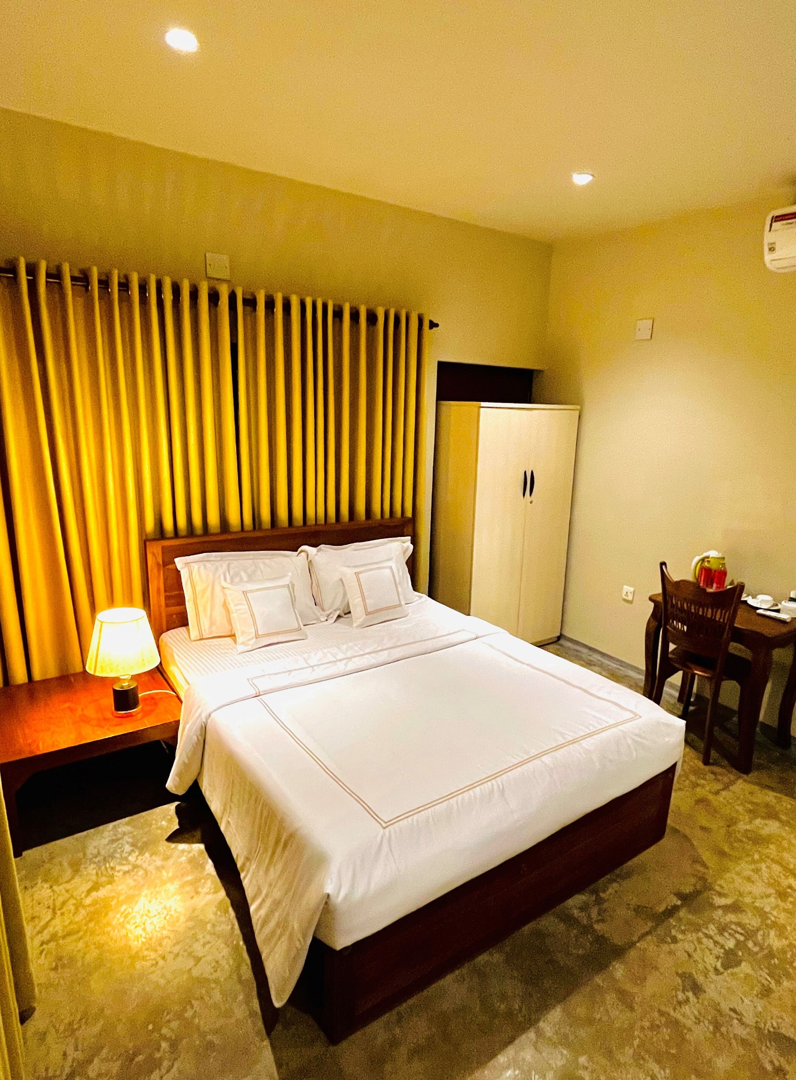 Double Room | Desk, cots/infant beds, free wired Internet, bed sheets