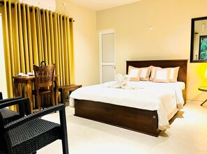 Deluxe Double Room with Balcony Garden View | Desk, free wired internet