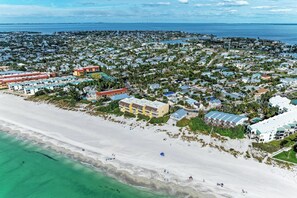 Beach - Harrington Cottage - New 4BR Private Pool Home - Anna Maria Island - By Island R (Holmes Beach)