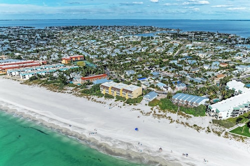 Harrington Cottage - New 4BR Private Pool Home - Anna Maria Island - By Island R