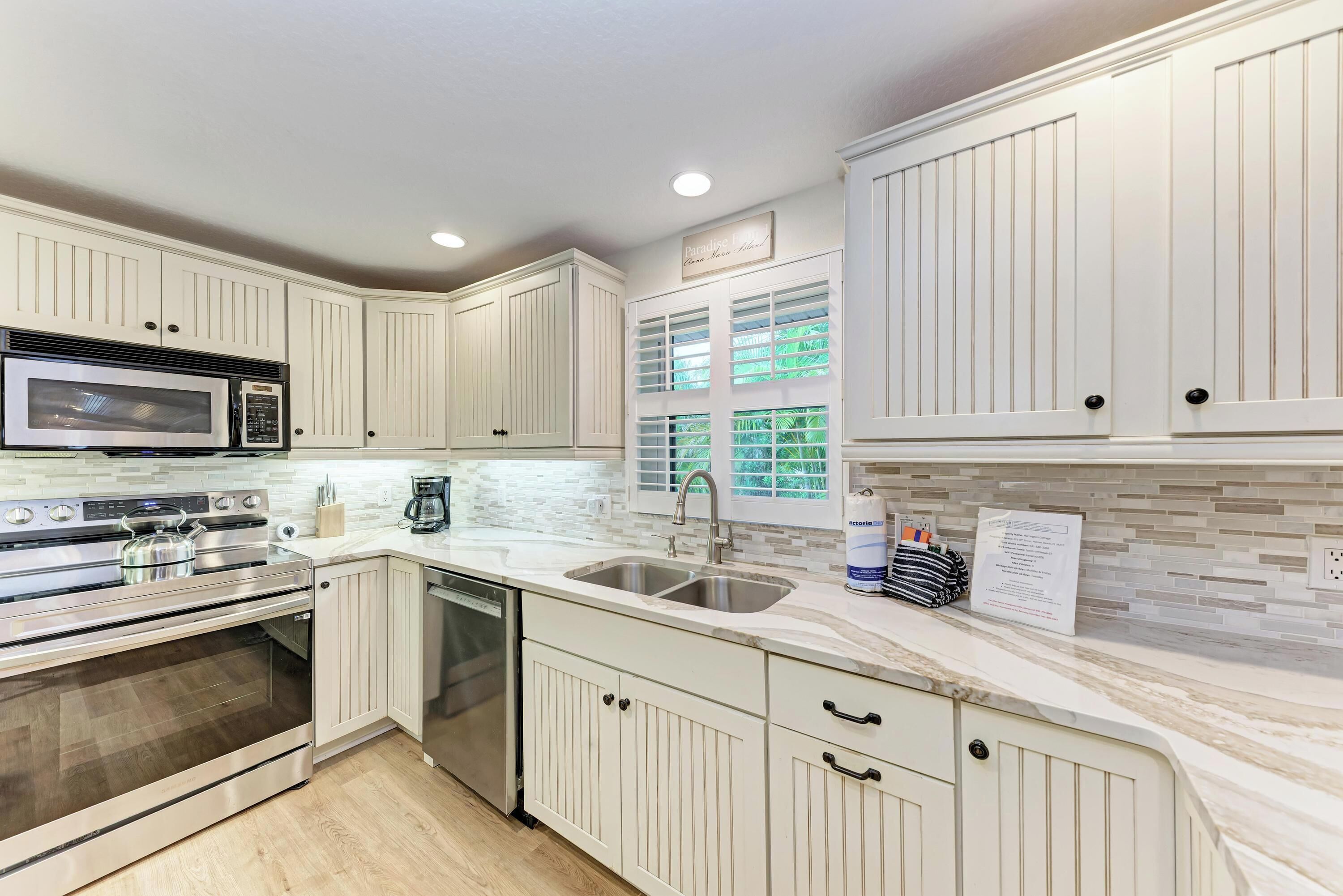 Fridge, microwave, stovetop, dishwasher