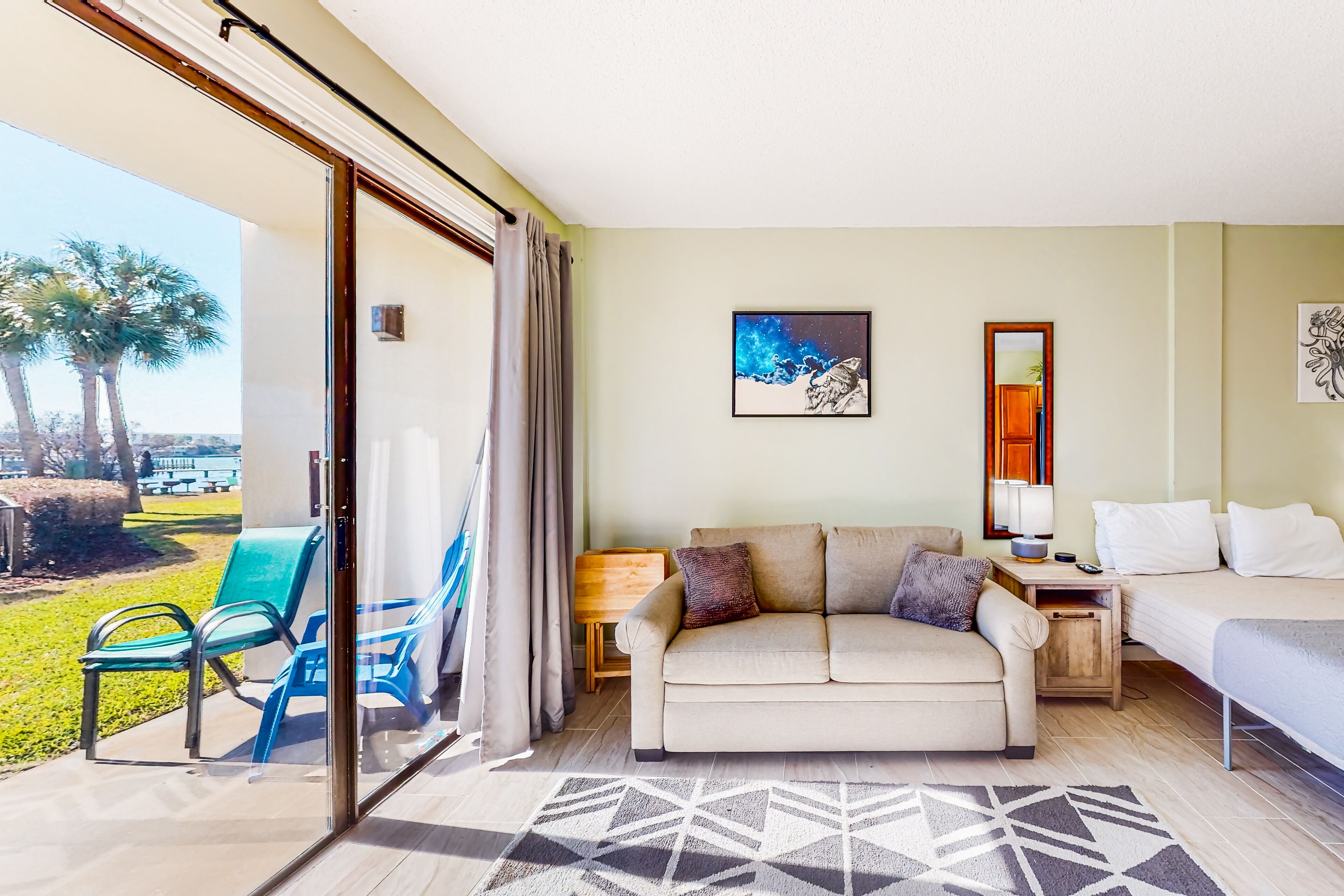 Iron/ironing board, internet, bed sheets