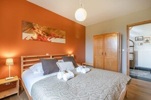 3 quartos, ferros/tábuas de passar roupa, berço de viagem, Wi-Fi