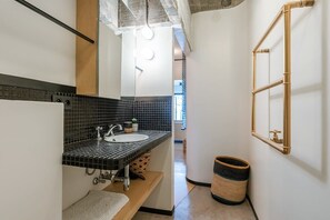 Bruser, hårtørrer, håndklæder