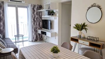 Televisor intel·ligent, llibres i oficines