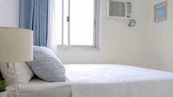 1 slaapkamer, een bureau, een strijkplank/strijkijzer, wifi