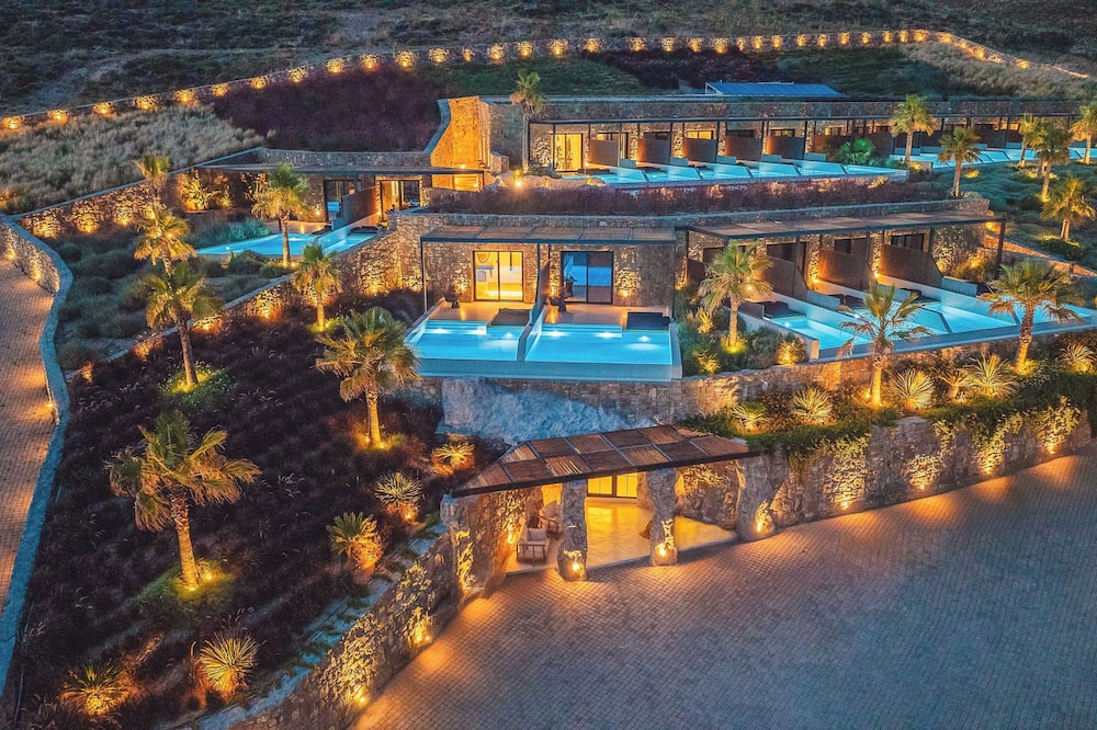Ftelia Black Villas