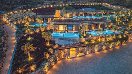 Exterior. Ftelia Black Villas