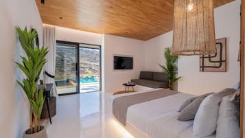 King Suite with Private Infinity Pool & Hot Tub | Frette Italian sheets, premium bedding, Select Comfort beds, minibar