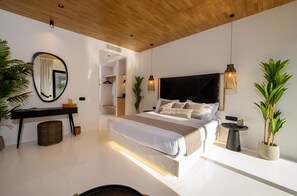 Executive Suite with Private Infinity Pool | 1 bedroom, Egyptian cotton sheets, premium bedding, Select Comfort beds