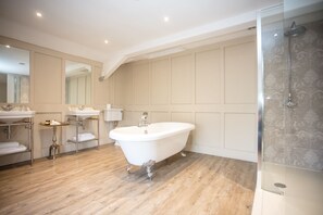 Doppia Superior | Bagno | Set di cortesia gratuito, asciugacapelli, asciugamani, sapone