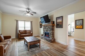 智能电视、壁炉