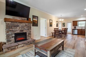 Dining - The Shooting Star - Townsend Condo (Townsend)