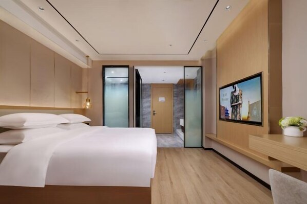 A modern hotel room with a large bed, a desk, and a television on the wall. - Jinjiang Metropolo Hotel (Yancheng Dafeng Changxin Road) (Yancheng)