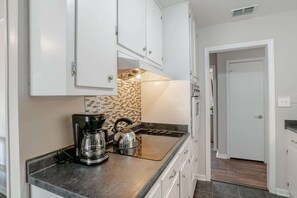 Fridge, microwave, stovetop, dishwasher