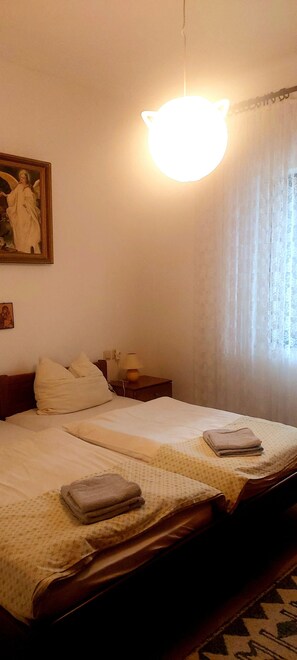 Iron/ironing board, travel cot, free WiFi, bed sheets