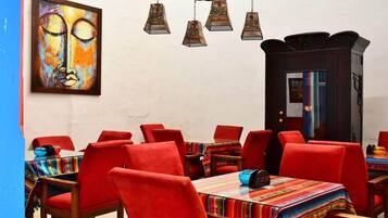 تلفزيون بشاشة مسطحة