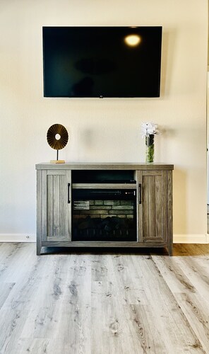 Beautiful New 4 Bedroom, 2 Bath River Getaway Home, close to Casinos