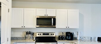 Beautiful New 4 Bedroom, 2 Bath River Getaway Home, close to Casinos