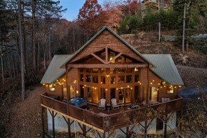 Exterior - Secluded gated cabin with Hot Tub. Arcade Games. Resort Amenities. Mins to town! (Sevierville)