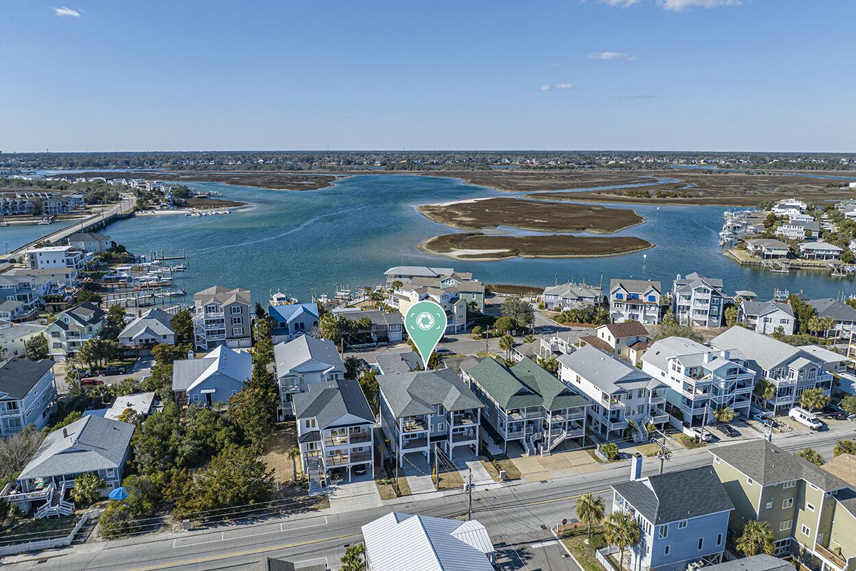 Luxurious 8br home: Ocean views, elevators, walk to local shops and restaurants!