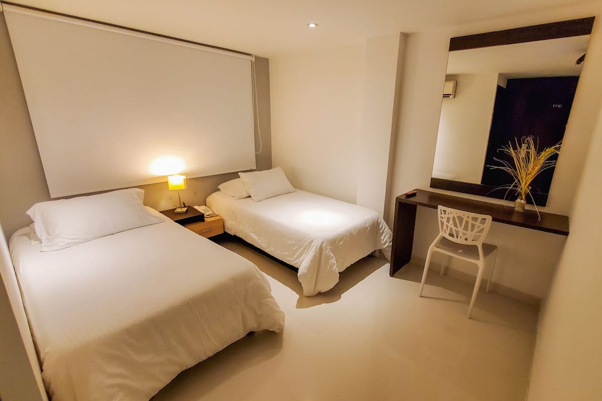 Caja de seguridad en la habitación, wifi gratis y ropa de cama
