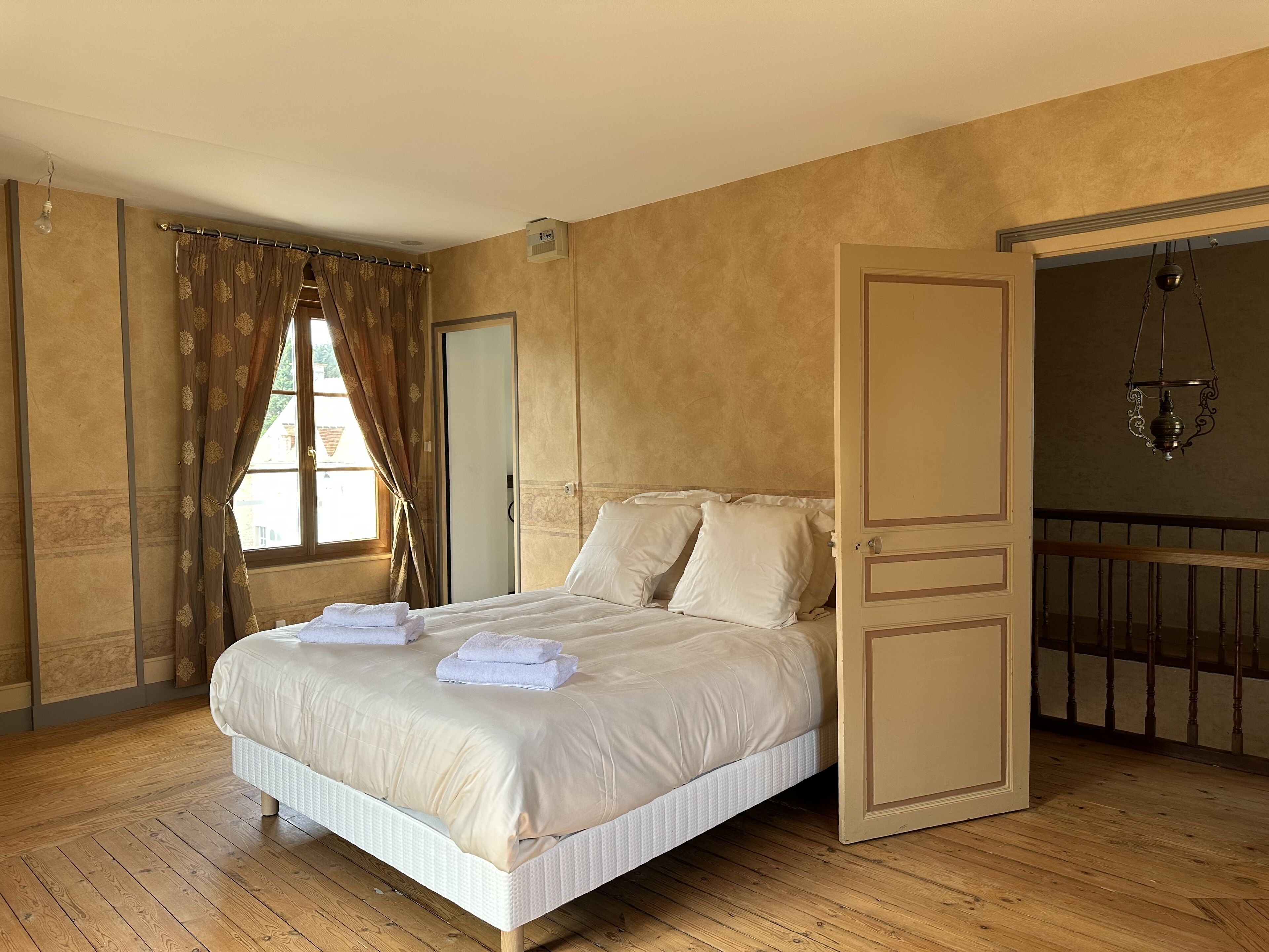 4 bedrooms, iron/ironing board, travel crib, free WiFi