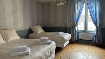 4 camere, ferro/asse da stiro, culla da viaggio, Wi-Fi gratuito