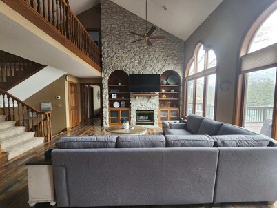 Lakefront Paradise *Indoor Pool* *Arcade*