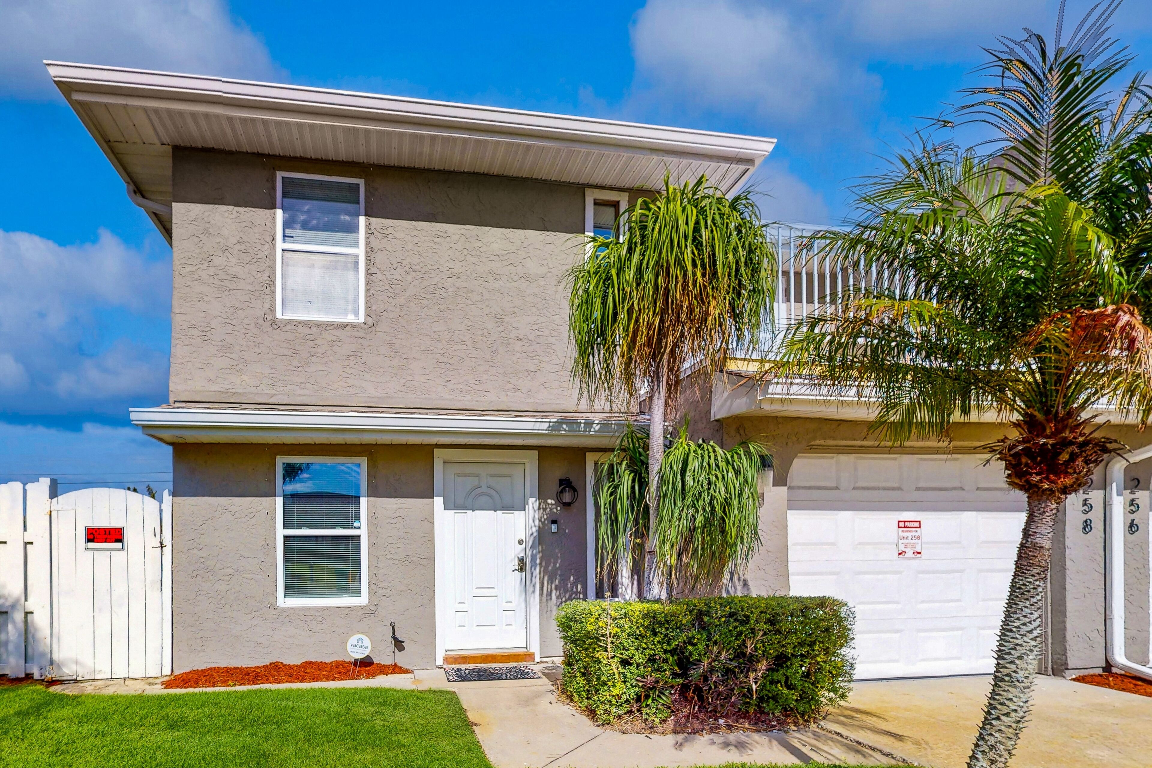 Dreamy duplex with dog-friendly fenced yard, private outdoor living, AC, & W/D