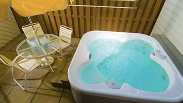 Bain à remous extérieur