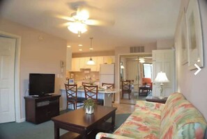 Una televisión, un reproductor de DVD