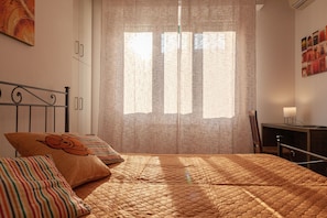 2 bedrooms, iron/ironing board, travel cot, free WiFi - Serena: apartment for 5 people, just 200 m from beach (Levanto)