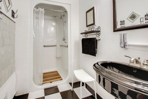 Hårtork och handdukar