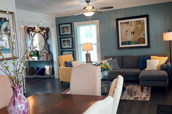 Bright and Cheerful main floor.