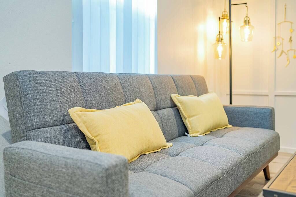 Televisión y oficina 