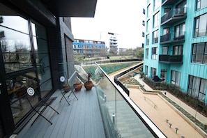 Terrace/patio - Spacious & light two bedroom apartment hackney wick / stratford (London)