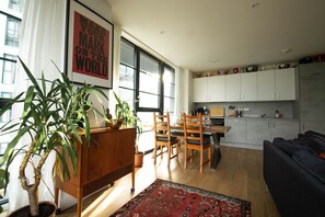 Interior - Spacious & light two bedroom apartment hackney wick / stratford (London)