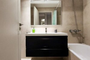 Shower, towels