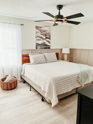 3 bedrooms, desk, iron/ironing board, travel cot