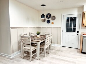 Dining - Casa Luna Blue Ridge Parkway (Arden)