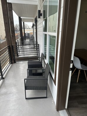 Outdoor dining - 3-Story Townhome, 5-Min Walk to Tyler's Downtown Nightlife! (Tyler)