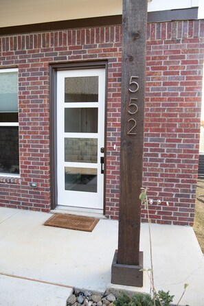 Exterior detail - 3-Story Townhome, 5-Min Walk to Tyler's Downtown Nightlife! (Tyler)