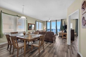 Dining - ⭐Beachfront-Gulf Views-Pools and Hot Tubs-3BR Summerwind 1301⭐ (Navarre)