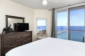 3 bedrooms, iron/ironing board, WiFi, bed sheets - ⭐Beachfront-Gulf Views-Pools and Hot Tubs-3BR Summerwind 1301⭐ (Navarre)