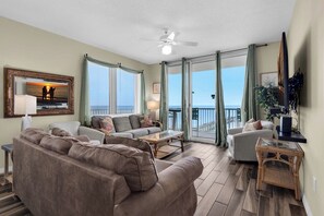 Smart TV - ⭐Beachfront-Gulf Views-Pools and Hot Tubs-3BR Summerwind 1301⭐ (Navarre)
